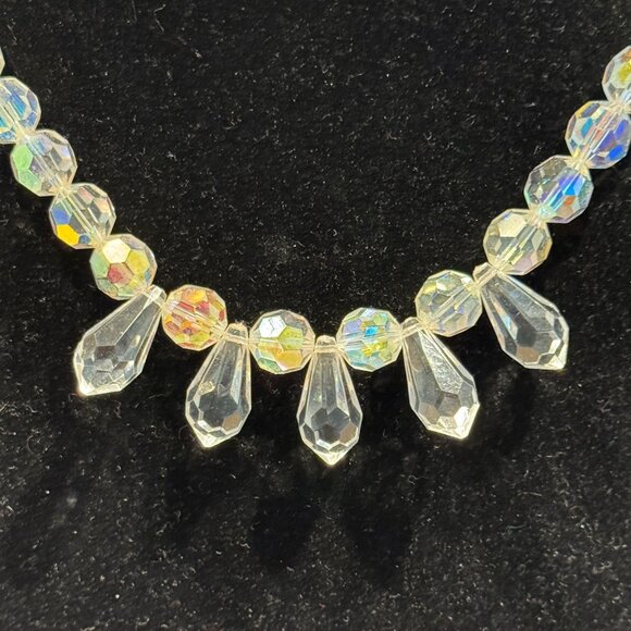 Vintage Aurora Borealis Beautifully Faceted Graduated Crystal Bead Necklace - Picture 4 of 10